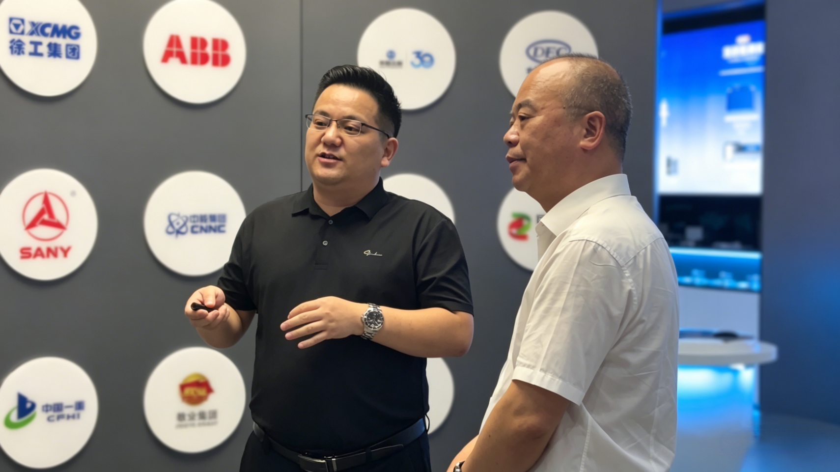 南京高華科技股份有限公司領(lǐng)導(dǎo)蒞臨智火柴考察交流 共探工業(yè)設(shè)備智能運(yùn)維新路徑 圖1.png